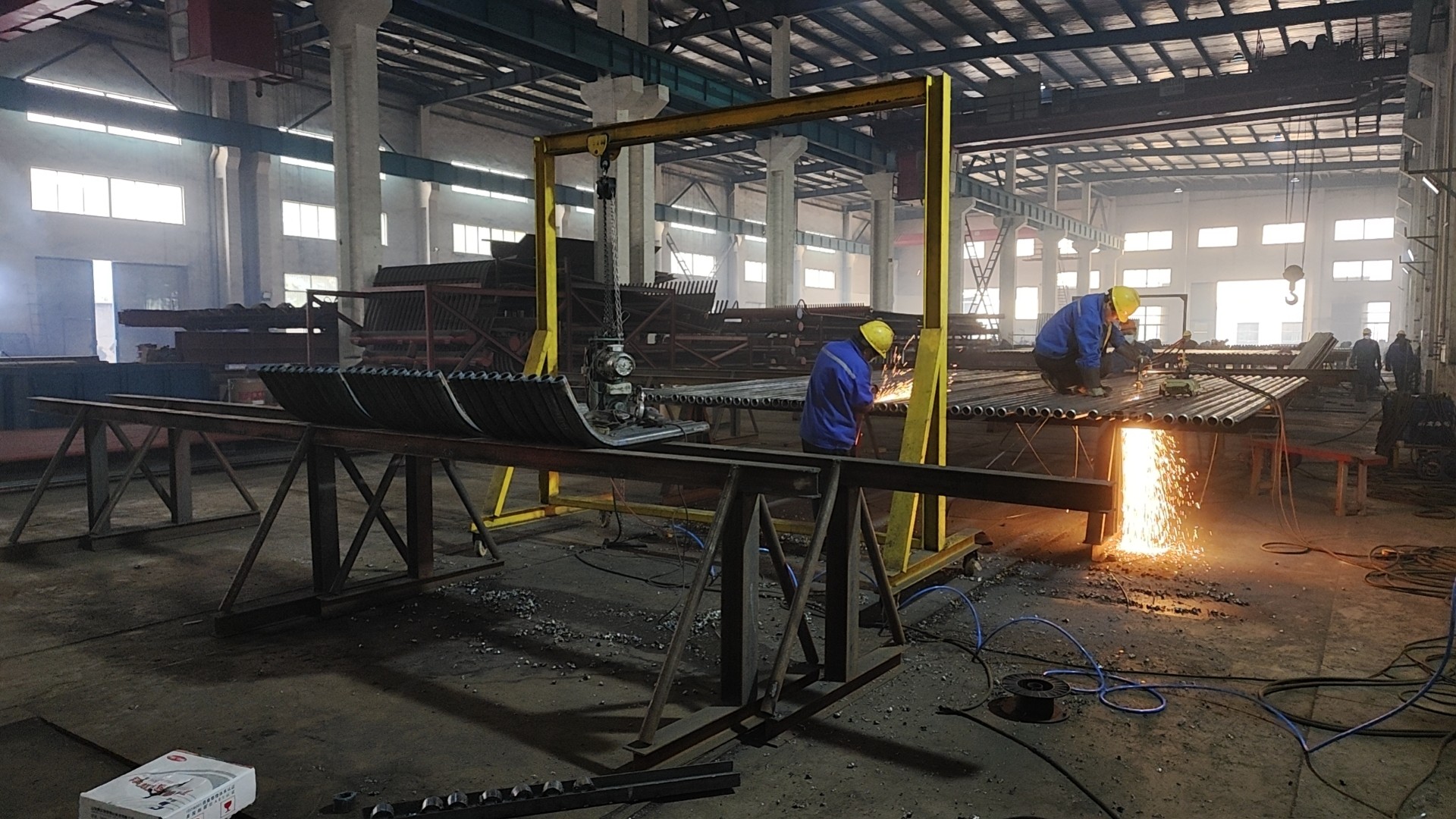 鰭片管排\φ38×7 15CrMoG\國產|管排長度為6米，每件管排由10根管子組成，管子中心距為54mm，鰭片厚度為6.4mm