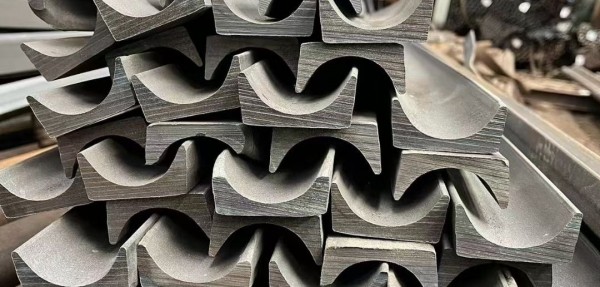 水冷壁槽型鋼\55×24  L=550㎜\F002BGL003B151\15CrMo\哈爾濱鍋爐廠